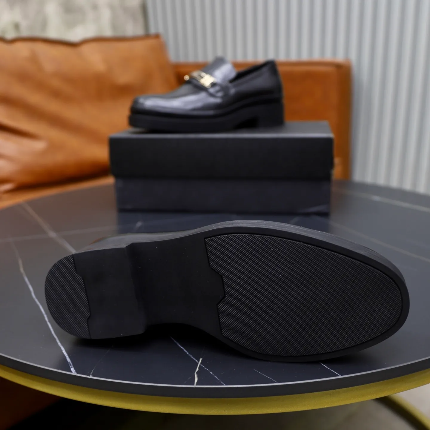 Ex-factory price: 500💰🙅‍♂️🙅‍♂️🙅‍♂️ Brand: PRADA Standard code: Men's code 38-44 (45 can be customized) Grade: Same style as the official website Original order quality Material: Original cowhide surface Comfortable lining Original outsole Style category: Men's fashionable casual leather shoes Distinguished big-name luxury elements Top luxury Color: Color of the actual picture